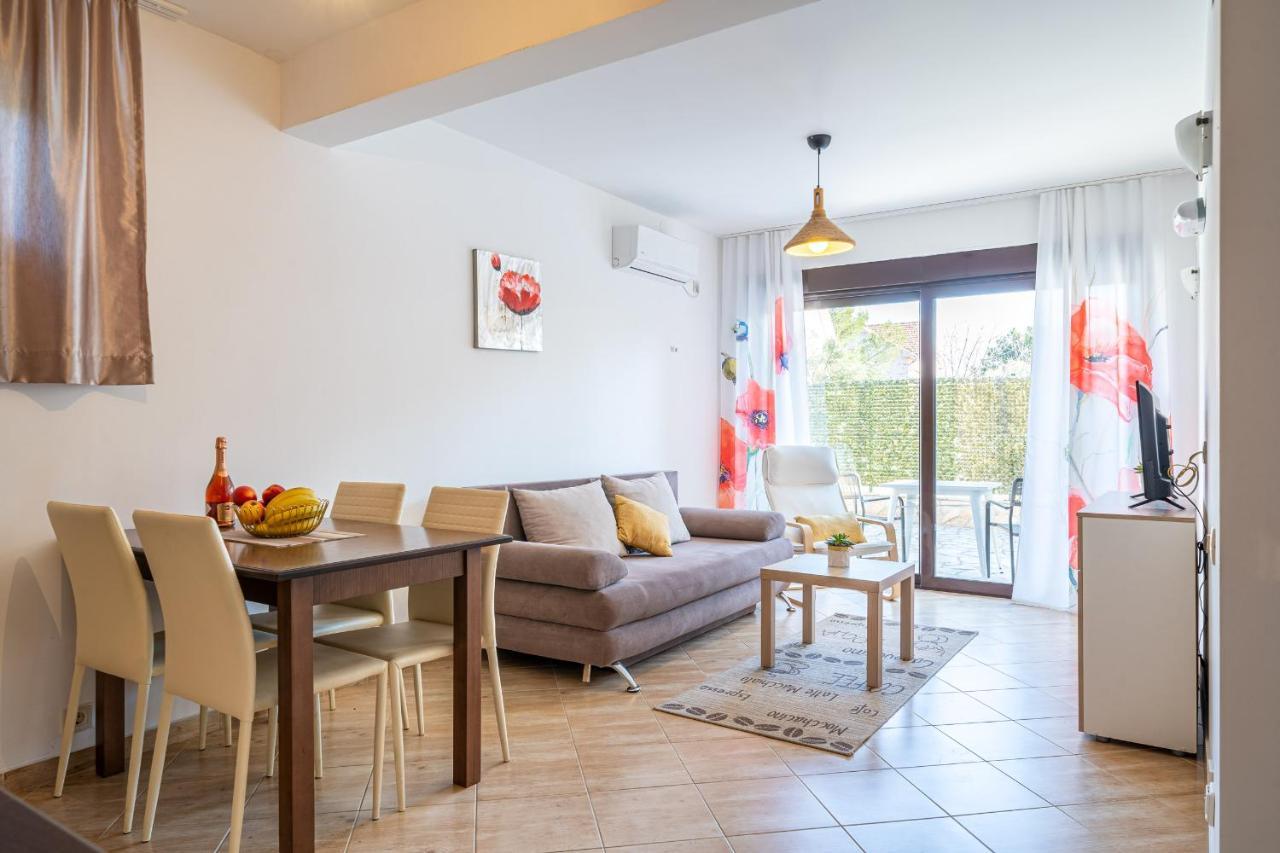 טיווט Apartments Svetlana מראה חיצוני תמונה