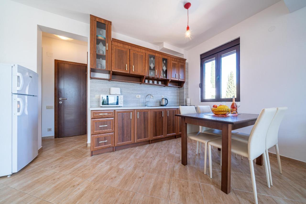 טיווט Apartments Svetlana מראה חיצוני תמונה